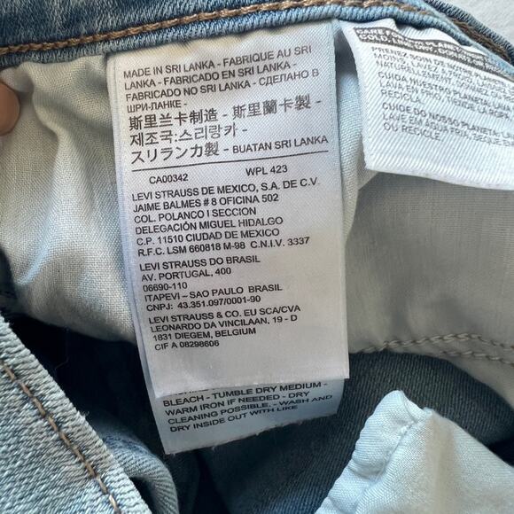 Levis Light Blue Washed Denim Shorts - Picture 5 of 6